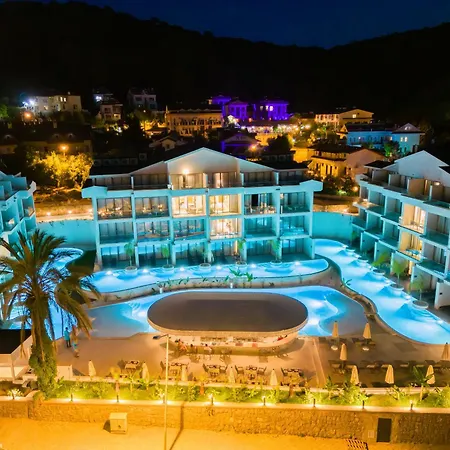 222 Hisaroenue Otel *
