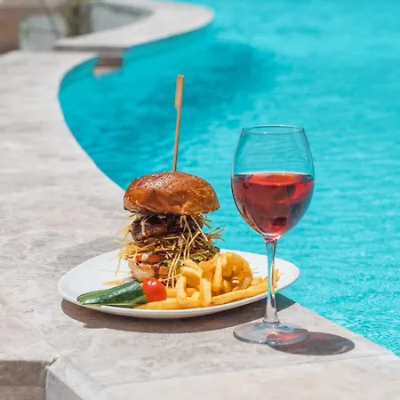 222 Hisaroenue מלון